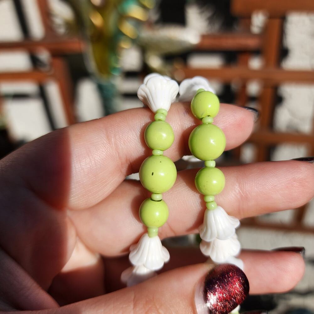 Vtg SIGNED Miriam Haskell Necklce White Milk Glass Green Enamel Tulip Flower - Picture 8 of 13